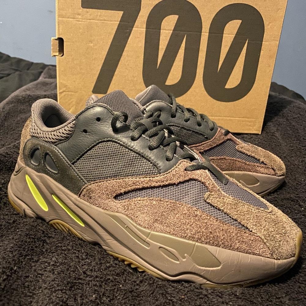 Adidas Yeezy Boost 700 Mauve